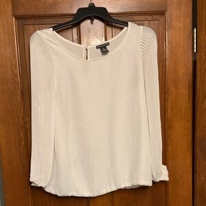 Chelsea & Theodore Pleated white Blouse
